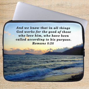 Romeinen 8:28 Wij weten dat in alle dingen Bijbelv Laptop Sleeve