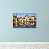 Romeinse brug bij Chaves, Portugal Canvas Afdruk (Insitu (Houten vloer))
