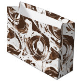 Romige Bruine Chocolade Wervelt Verjaardag Groot Cadeauzakje (Voorkant Gekanteld)