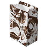 Romige Bruine Chocolade Wervelt Verjaardag Medium Cadeauzakje (Voorkant Gekanteld)