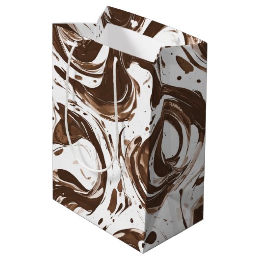 Romige Bruine Chocolade Wervelt Verjaardag Medium Cadeauzakje (Achterkant Gekanteld)