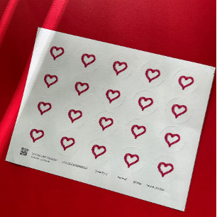 Rommelig - een hart onvolmaakt getekend maar met b ronde sticker