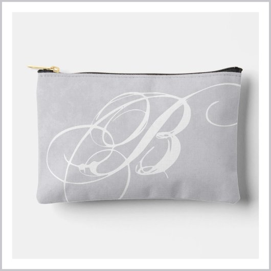 Rommelig wit monogram op zachte grijze grunge etui