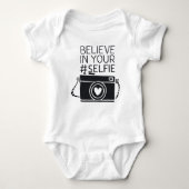 Rompertje met de tekst: Believe in your #selfie Romper (Voorkant)