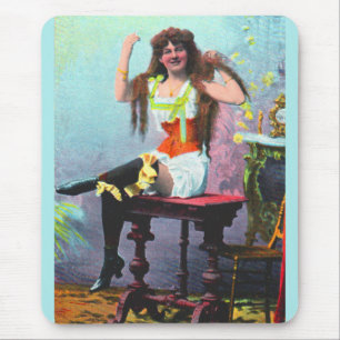 rond 1905 losbandige vrouw RPPC nr. 1 Muismat