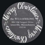 Rond Merry Christmas Chalkboard adreslabel Ronde Sticker<br><div class="desc">Voeg dit ronde adreslabel toe aan de achterkant van uw kerstkaartweergave en het zal verdubbelen als een envelopzegel. De zwarte krijtbordachtergrond zal er geweldig uitzien op elke kleurenvelop. Merry Christmas is geschreven in een helder wit script lettertype. Uw familienaam en adres staan op de achterkant. in een klassiek serif lettertype....</div>
