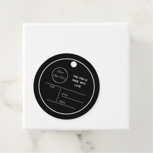 Rond minimal zwart met logo hang label label (In situ)