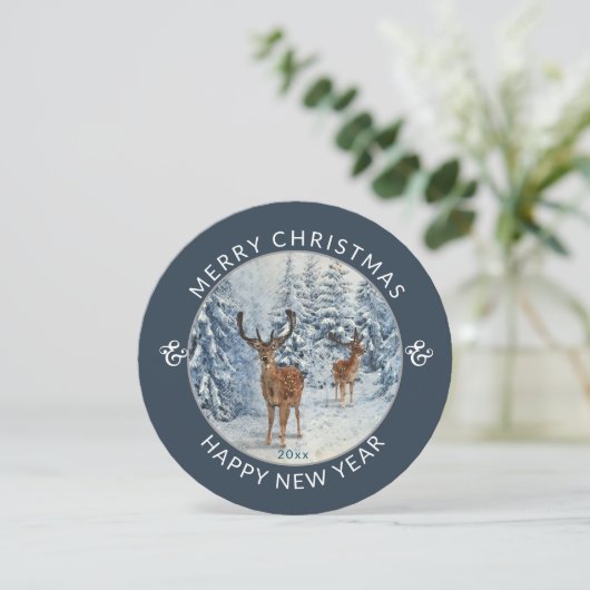 Rond modern | Winterbos w/Deer | Kerstmis Feestdagenkaart (Staand voorkant)