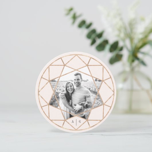 Ronde diamant geometrische edelsteen bruiloft foto save the date (Staand voorkant)