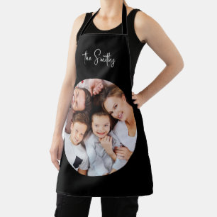 Ronde familiefoto Zwarte Script Naam Chef Schort