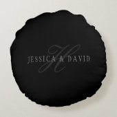 Ronde kussen met initialen van een stel (Achterkant)