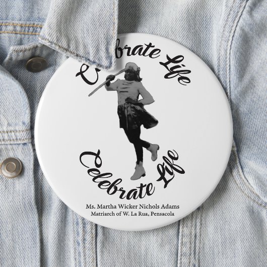 Ronde mevrouw Martha Matriarch Button (In situ)