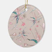 Ronde ornament met delicate bloemendesign (Links)