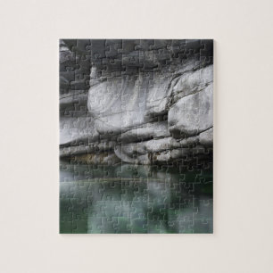 Ronde Rock Cliff door Verzasca River Legpuzzel