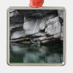 Ronde Rock Cliff door Verzasca River Metalen Ornament