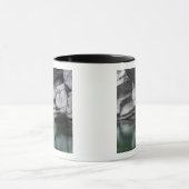 Ronde Rock Cliff door Verzasca River Mok (Midden)