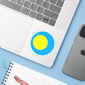 Ronde sticker met de vlag van Palau (Laptop met iPhone)