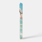 Ronde vrouw op het strand iPhone 15 case (Linkerkant)