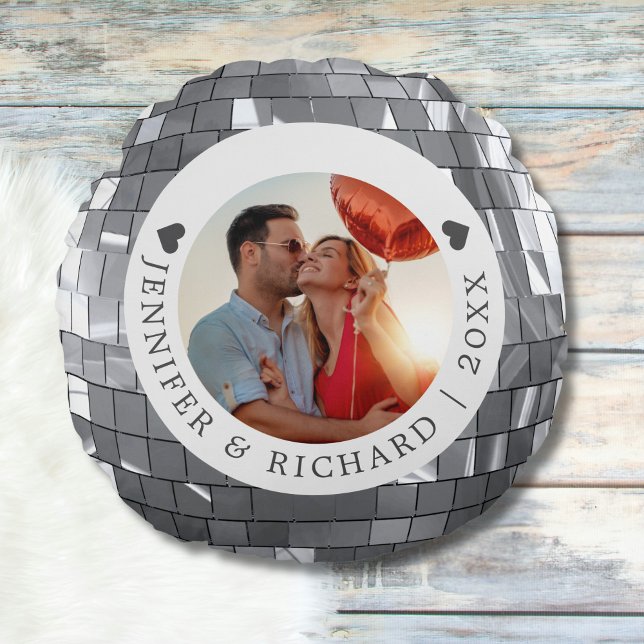 Ronde Zilveren Disco Valentijnsdag Foto Rond Kussen (Round Silver Disco Valentine's Day Photo Round Pillow)