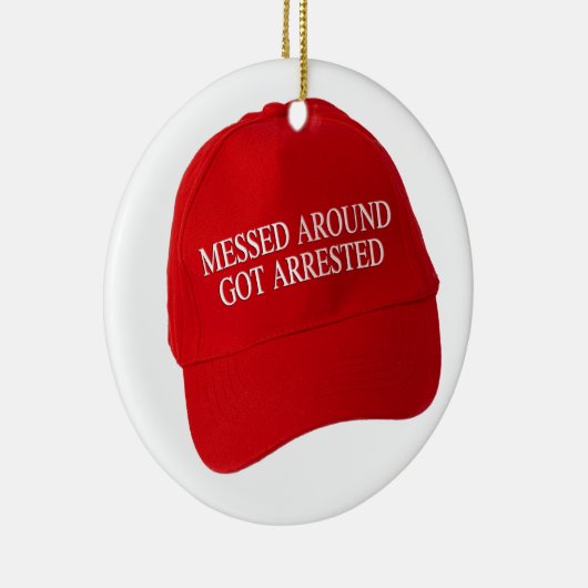 Rondgeknoeid werd gearresteerd keramisch ornament (Rechts)