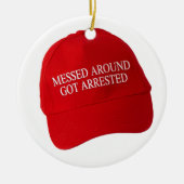 Rondgeknoeid werd gearresteerd keramisch ornament (Voorkant)