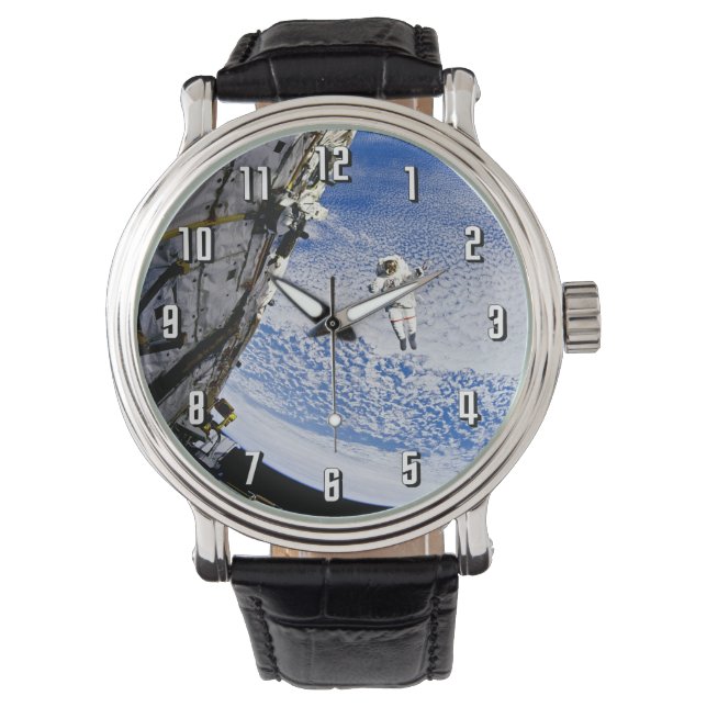 Rondwandeling van astronaut in de ruimte horloge (Voorkant)