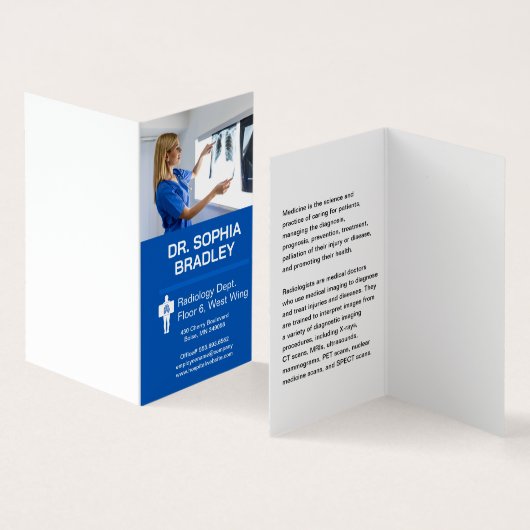 Röntgenfoto van patiënt door radioloog visitekaartje (Binnen en buitenkant)