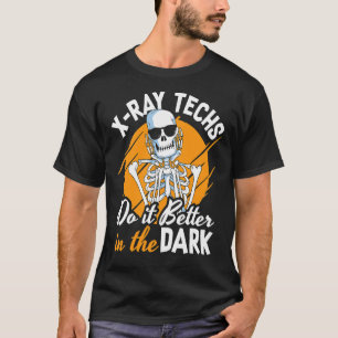 Röntgentechnieken doen het beter in de donkere rad t-shirt