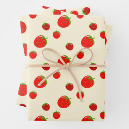 Rood aardbeienpatroon op bleek roze inpakpapier vel
