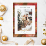Rood Abstract geruite rustieke twee 2 foto kerst Feestdagenkaart<br><div class="desc">Stuur feestelijk gejuich met onze rode en groene Abstracte Waterverf Plaid Rustic Two Photo Christmas Holiday Kaart. Het unieke abstracte geplakte ontwerp in rijke vakantiekleuren combineert prachtig met ruimte voor twee van uw favoriete foto's. Perfect om uw seizoensgroeten en familieherinneringen op een stijlvolle en persoonlijke manier te delen.</div>