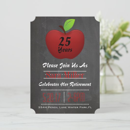 Rood Apple Teacher Retirement Uitnodiging (Staand voorkant)