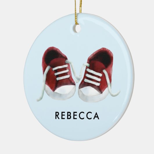 Rood Baby Sneakers Ornament, kerstcadeau Label Keramisch Ornament (Links)