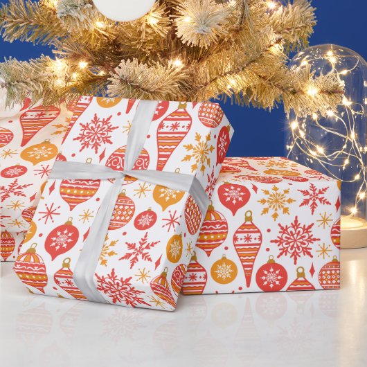 Rood balletje met kerstmis cadeaupapier (Feestdagen)