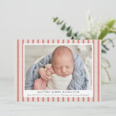 Rood & beige Farmhouse Linen Stripes Foto Birth Aankondiging (Staand voorkant)