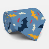 Rood, blauw en Geel Bat Logo Patroon Stropdas (Opgerold)