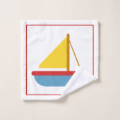Rood Blauw en Geel Speelgoed Zeilboot Gepersonalis Bad Handdoek (Wasdoekje)