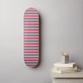Rood, blauw en wit streepjespatroon persoonlijk skateboard