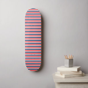 Rood, blauw en wit streepjespatroon persoonlijk skateboard