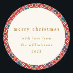 Rood Blauw Geometrisch Custom Merry Christmas Ronde Sticker<br><div class="desc">Deze feestelijke ronde Kerst stickers geven een klassieke vakantietoets aan uw feesten, met een rijke rode geometrische rand en verfijnde gouden tekst. Ideaal voor het verzegelen van cadeautassen, enveloppen of het toevoegen van een persoonlijk tintje aan vakantiekaarten, deze stickers zijn aanpasbaar met de naam en het jaar van uw gezin,...</div>
