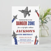 Rood Blauw Grijs Fighter Jet Verjaardag Uitnodigin Kaart (Staand voorkant)