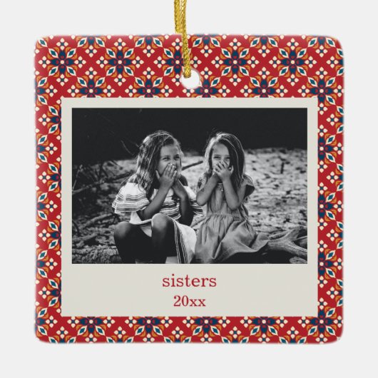 Rood Blauw Kerst Foto Zusters Keramisch Ornament (Voorkant)