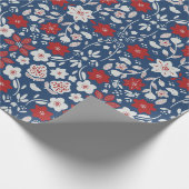 Rood & Blauw Scandinavische Winter Blooms Cadeaupapier (Hoek)