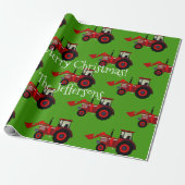 Rood Boerderij Tractoren op Groene Kerst Cadeaupapier (Uitgerold)