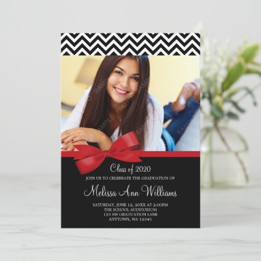 Rood Bow Chevron Foto Afstuderen Aankondiging (Staand voorkant)