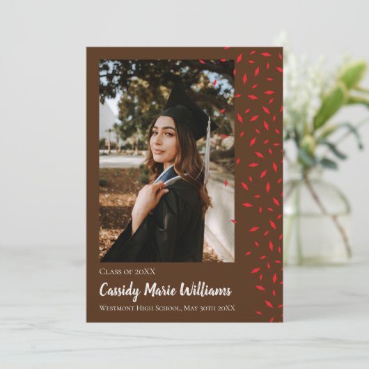 Rood bruin Confetti Afstuderen Aankondiging (Staand voorkant)