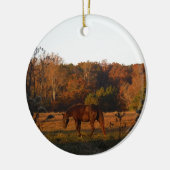 Rood bruin paard, herfst bossen. keramisch ornament (Links)
