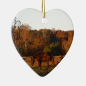 Rood bruin paard, herfst bossen. keramisch ornament (Rechts)