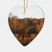 Rood bruin paard, herfst bossen. keramisch ornament (Links)