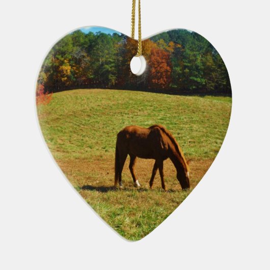 Rood bruin paard in de herfstbomen keramisch ornament (Rechts)