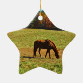 Rood bruin paard in de herfstbomen keramisch ornament (Voorkant)
